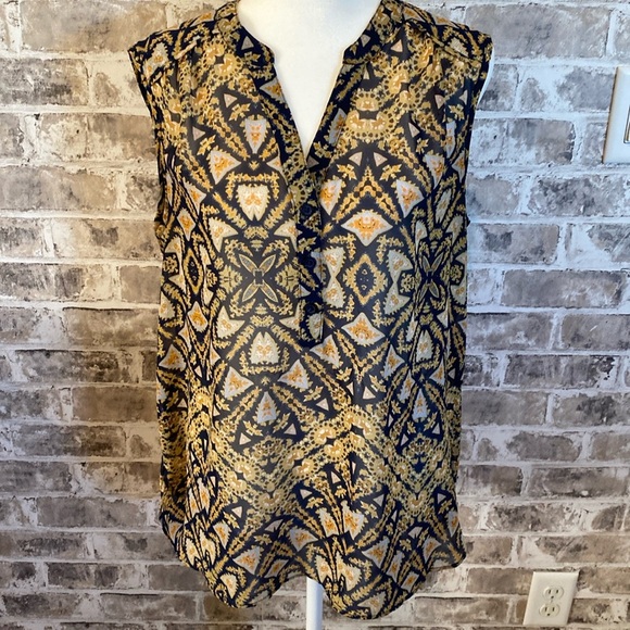 a.n.a. Sleeveless blouse. V-neck. Size L. Navy blue/mustard yellow/orange. - Picture 3 of 12